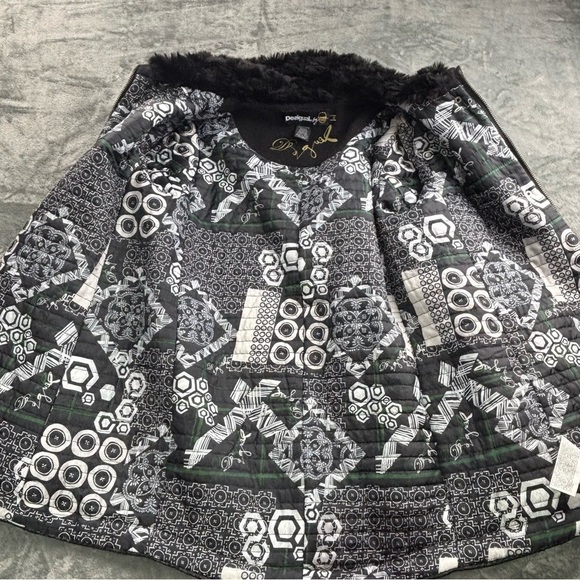 Desigual Jacket Women’s M Wool Blend Goth Floral Coat Textured Faux Fur Black - Picture 8 of 14